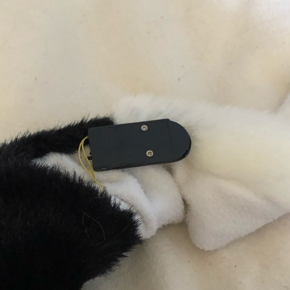 LIGHT UP Panda Bear Hat and Mittens - Picture 4 of 4